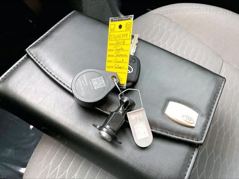 Used 2018 Toyota Tacoma SR w/ SR Convenience Package RWD image 15
