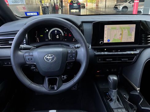 Used 2025 Toyota Camry SE w/ Convenience Package FWD image 14