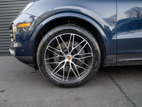 New 2026 Porsche Cayenne Base image 7
