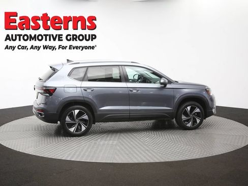 Used 2025 Volkswagen Taos SE AWD/4WD image 42