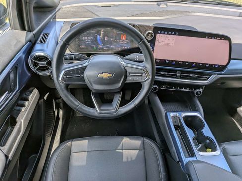 Used 2024 Chevrolet Equinox EV LT FWD image 17
