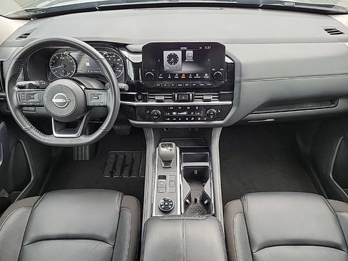 Used 2025 Nissan Pathfinder SL AWD/4WD image 22