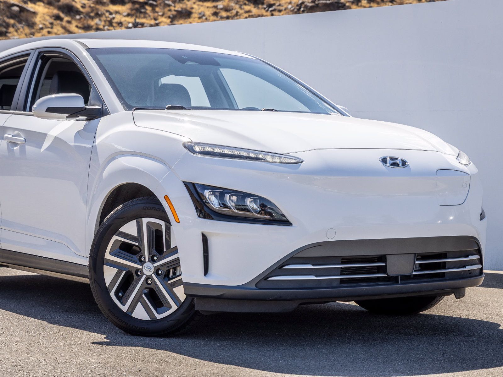 Used 2023 Hyundai Kona Limited FWD image 7