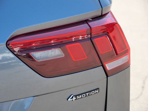 Used 2023 Volkswagen Tiguan SEL R-Line image 17