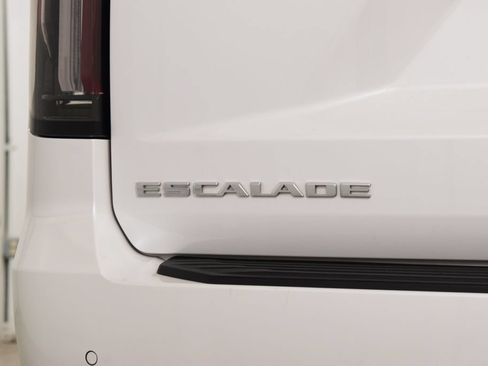 Used 2023 Cadillac Escalade ESV Sport Platinum w/ Heavy-Duty Trailer Package AWD/4WD image 22