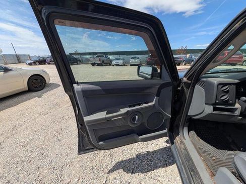 Used 2006 Jeep Commander 4WD image 22