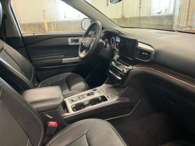 Certified 2024 Ford Explorer Limited w/ Equipment Group 301A AWD/4WD image 33