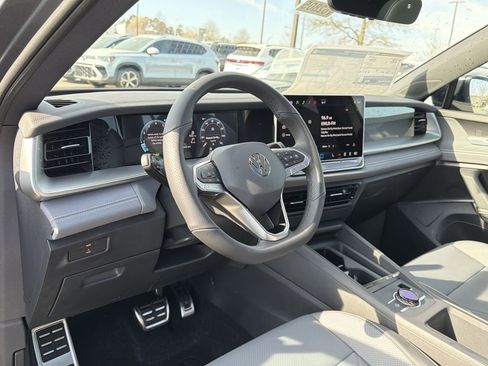 New 2026 Volkswagen Tiguan SE R-Line FWD image 10