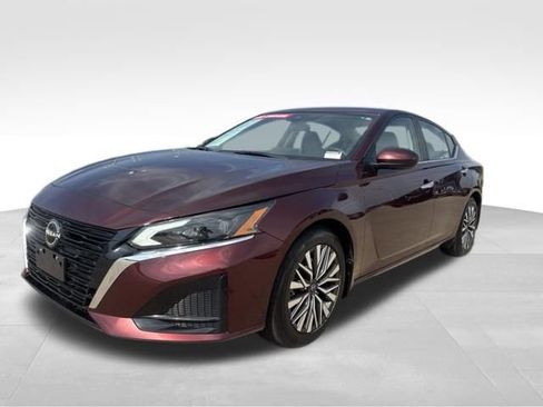 Used 2023 Nissan Altima 2.5 SV w/ SV Premium Package FWD image 6