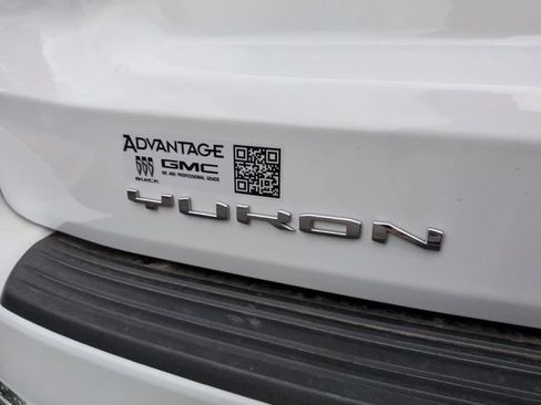 Used 2023 GMC Yukon XL SLT AWD/4WD image 7