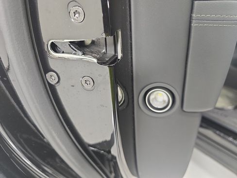 Used 2024 Rivian R1S Adventure AWD/4WD image 32