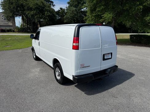 Used 2016 Chevrolet Express 2500 RWD image 4