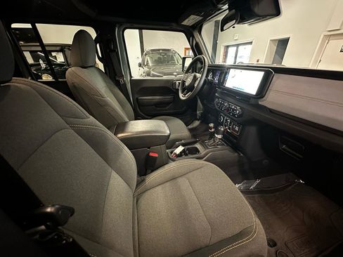 Used 2024 Jeep Wrangler Unlimited w/ Convenience Group image 20