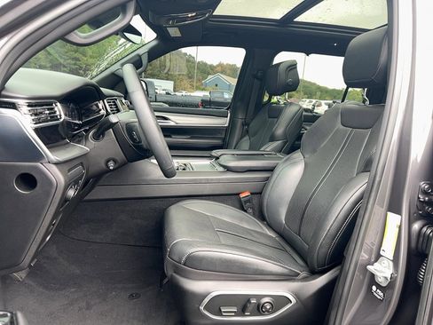 Used 2023 Jeep Wagoneer Series II w/ Convenience Group I image 11