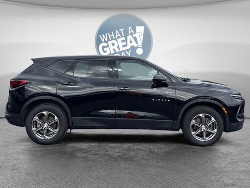 Used 2023 Chevrolet Blazer LT AWD/4WD image 2