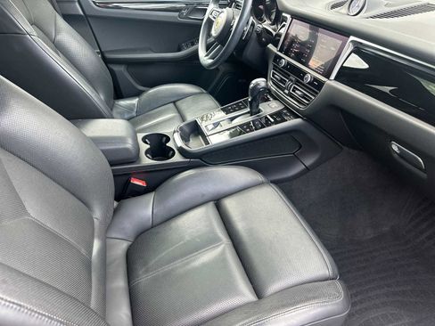 Certified 2022 Porsche Macan image 16