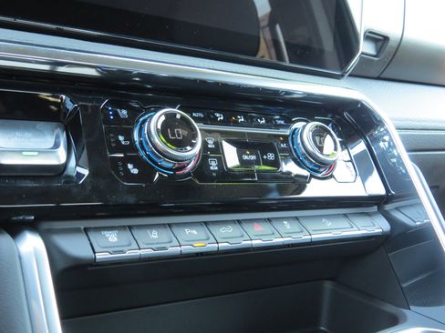 New 2025 GMC Sierra 2500 Denali w/ Denali Reserve Package image 32