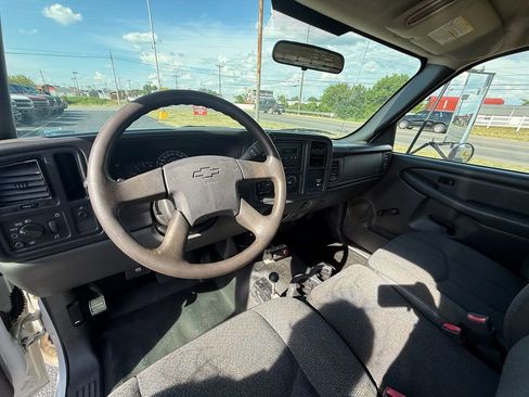 Used 2006 Chevrolet Silverado 3500 2WD Regular Cab w/ Heavy-Duty Power Package image 14