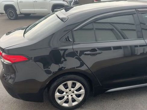 Used 2021 Toyota Corolla LE FWD image 17