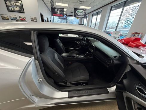 Used 2018 Chevrolet Camaro SS image 28