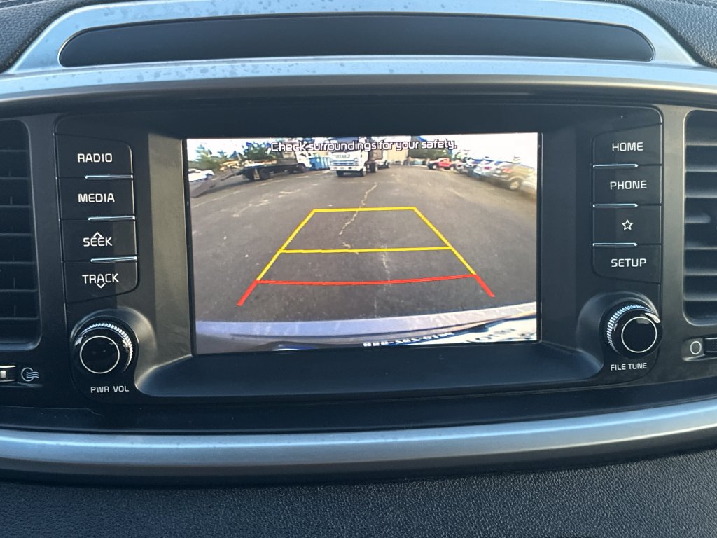 Used 2020 Kia Sorento LX FWD image 39