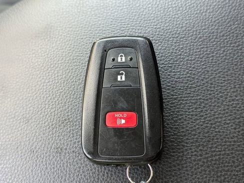 Used 2025 Toyota RAV4 XLE image 30