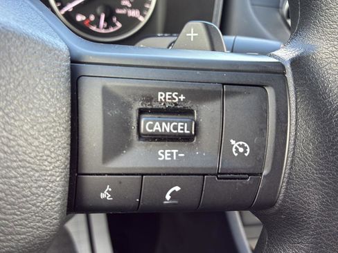 Used 2025 Nissan Rogue S AWD/4WD image 10