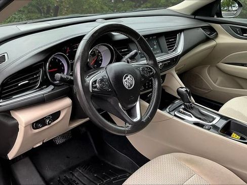 Used 2018 Buick Regal Preferred FWD image 16
