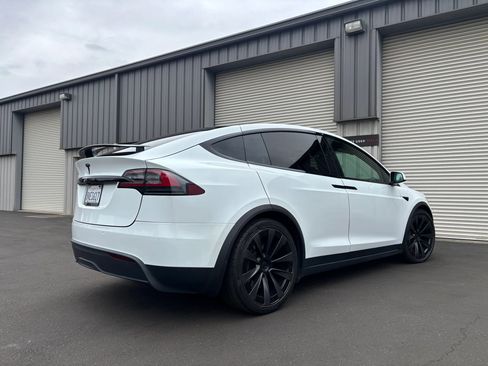 Used 2022 Tesla Model X image 8