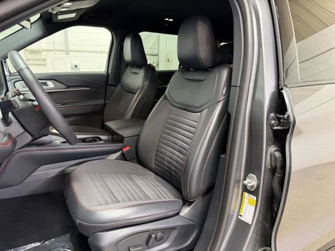 Certified 2025 Ford Explorer ST-Line AWD/4WD image 9