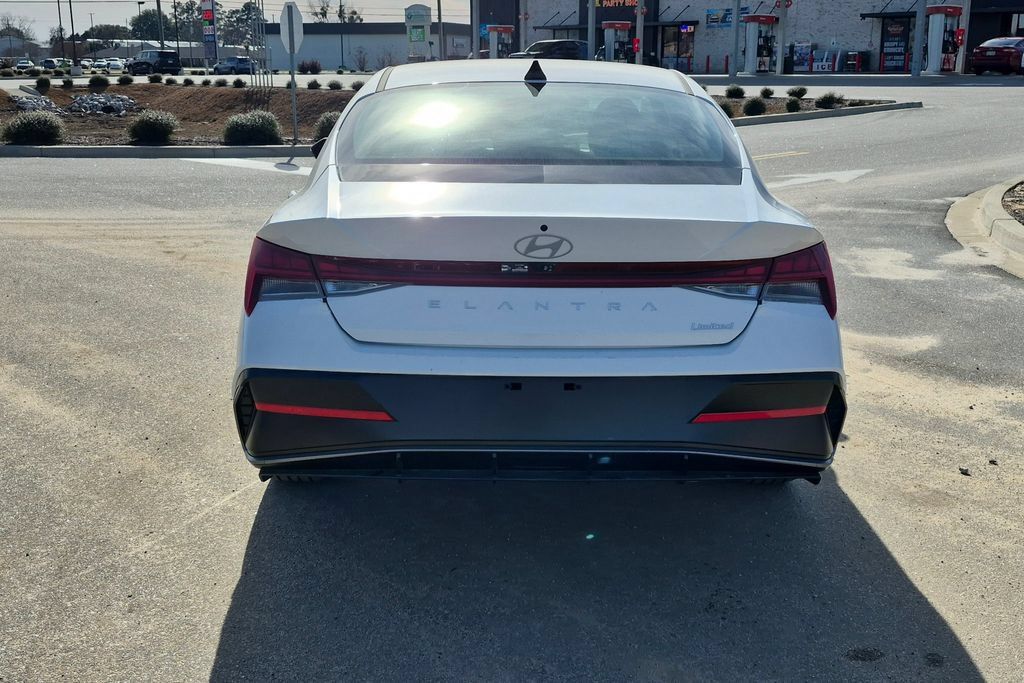 New 2026 Hyundai Elantra Limited FWD image 6