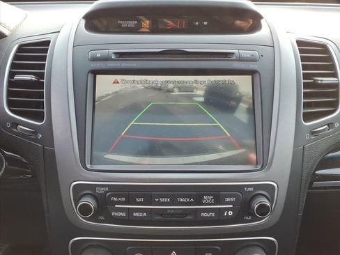 Used 2015 Kia Sorento SX image 13