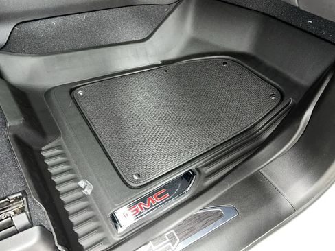 Used 2024 GMC Sierra 1500 AT4 w/ Technology Package AWD/4WD image 39