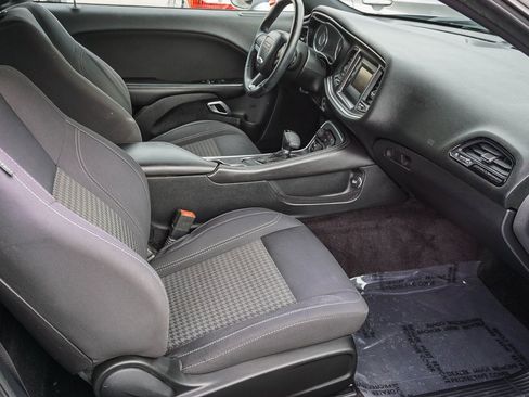 Used 2016 Dodge Challenger SXT image 12