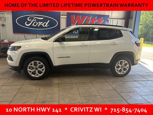 Used 2025 Jeep Compass Latitude AWD/4WD image 4
