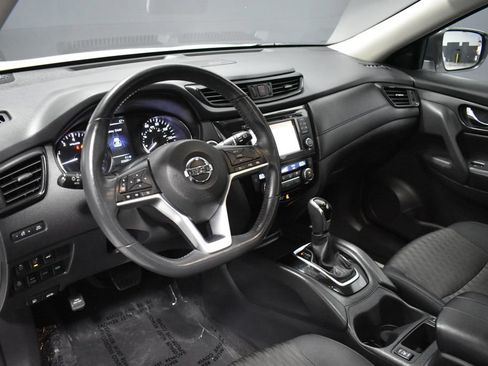 Used 2017 Nissan Rogue SV w/ Sun & Sound Touring Package AWD/4WD image 4