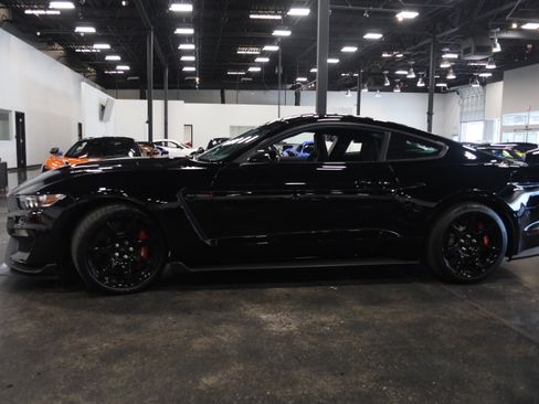 Used 2017 Ford Mustang Shelby GT350R w/ GT350R Equipment Group 920A RWD image 9