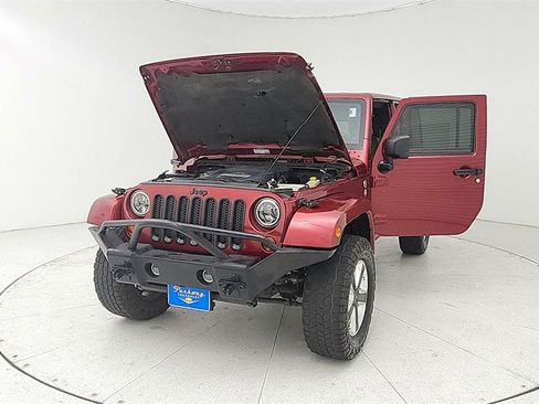 Used 2013 Jeep Wrangler Unlimited Sahara w/ Connectivity Group image 10