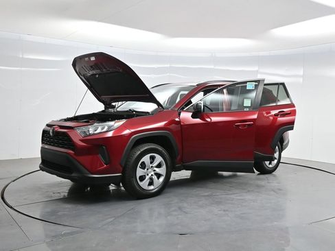 Used 2021 Toyota RAV4 LE w/ Carpet Mat Package (TMS) FWD image 32