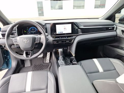 Used 2025 Toyota Camry SE image 19