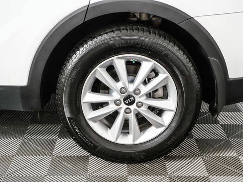 Used 2020 Kia Sorento LX image 37