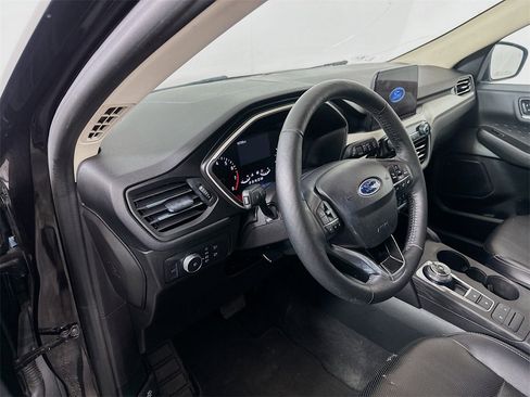 Used 2020 Ford Escape SEL image 9