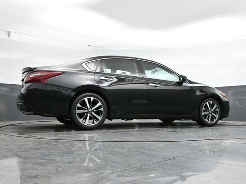 Used 2017 Nissan Altima 2.5 SR FWD image 18