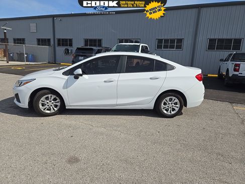 Used 2019 Chevrolet Cruze LS image 2