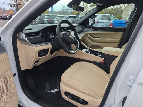 New 2025 Jeep Grand Cherokee Limited w/ Black Appearance Package image 3