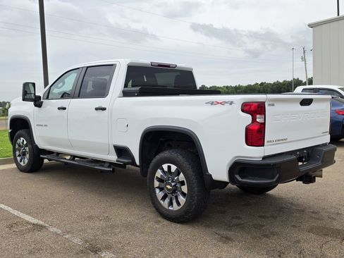 Used 2022 Chevrolet Silverado 2500 Custom w/ Custom Convenience Package AWD/4WD image 9