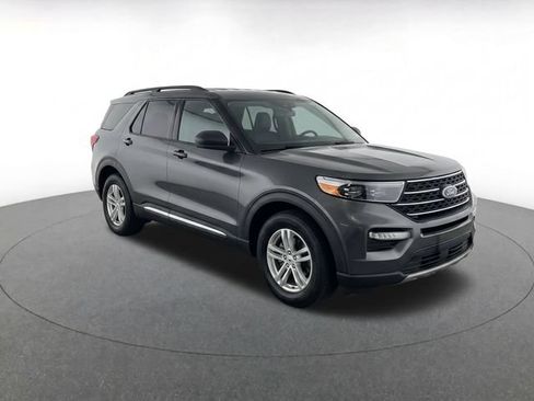 Used 2020 Ford Explorer XLT w/ Equipment Group 202A AWD/4WD image 2