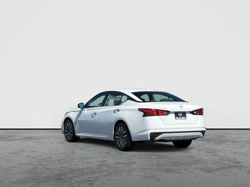 Used 2025 Nissan Altima 2.5 SV FWD image 6