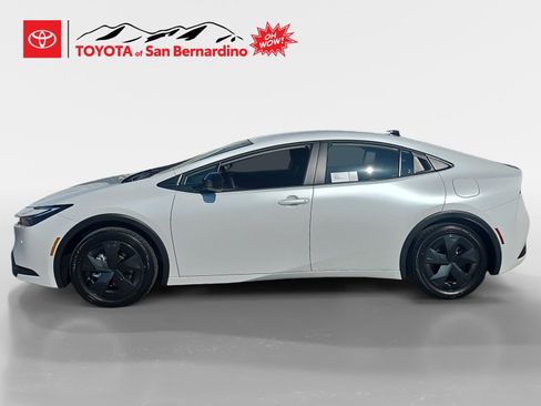 Used 2026 Toyota Prius Plug-In Hybrid FWD image 2