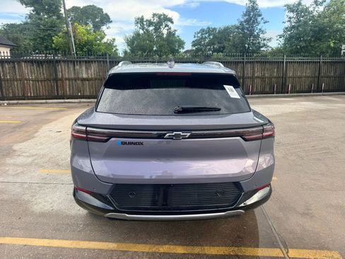 Used 2025 Chevrolet Equinox EV LT w/ LPO, Blackout Package FWD image 5